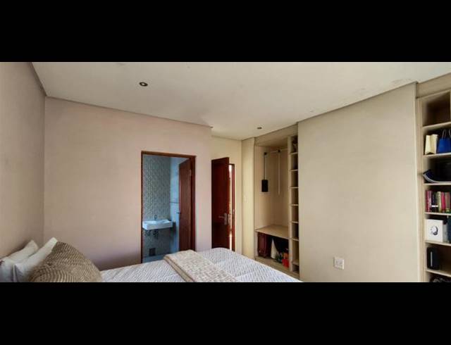 5 BEDROOM HOUSE FOR SALE IN HELDERWYK